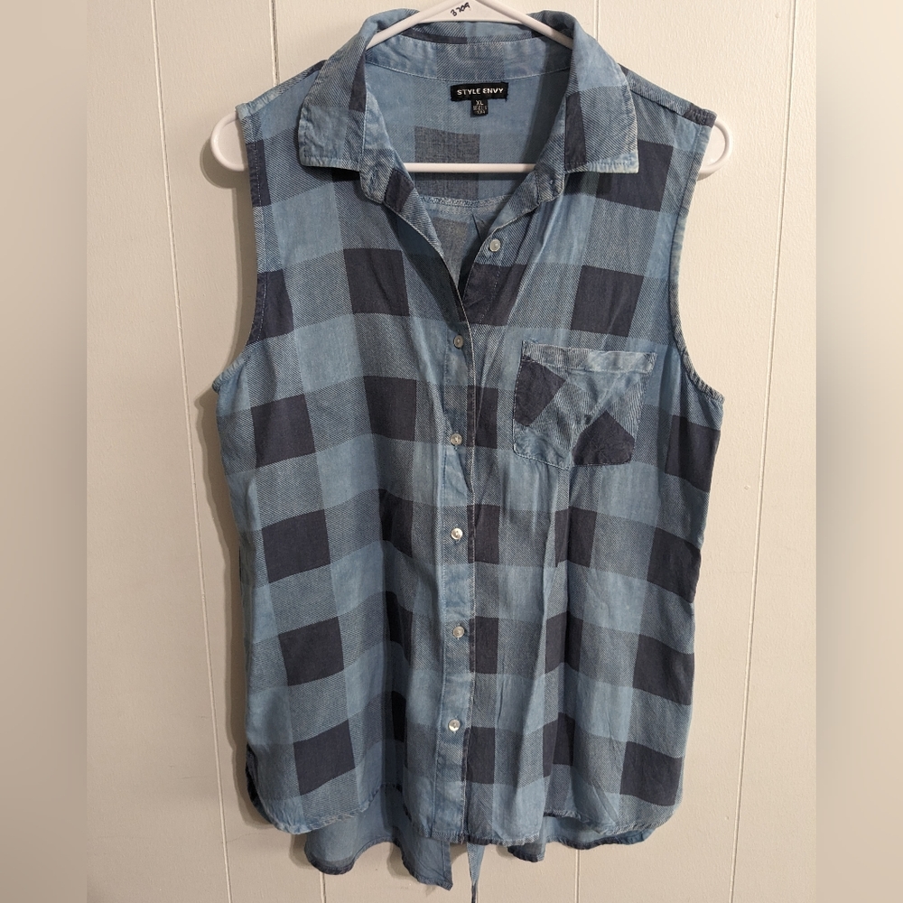 Plaid Button down sleeveless blouse
